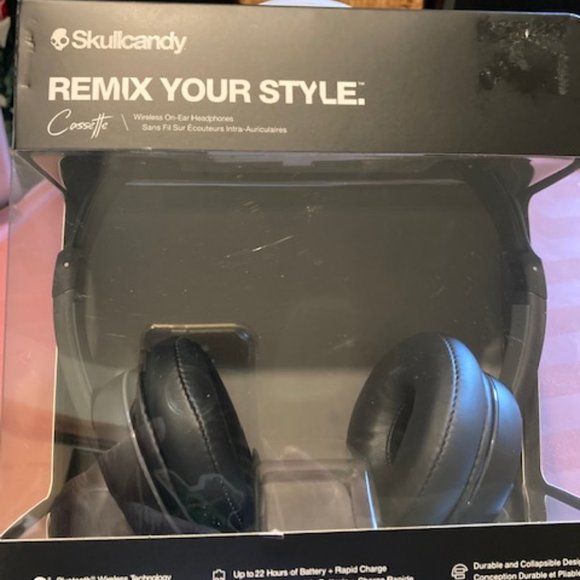 Skullcandy Other - Skullcandy wireless on ear headphones